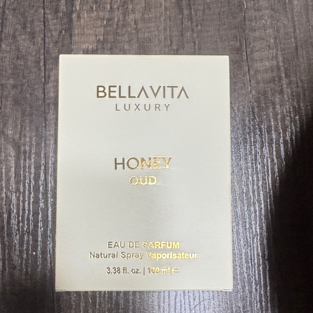 BELLAVITA Luxury Honey Oud Eau de Parfum - Cream & Gold